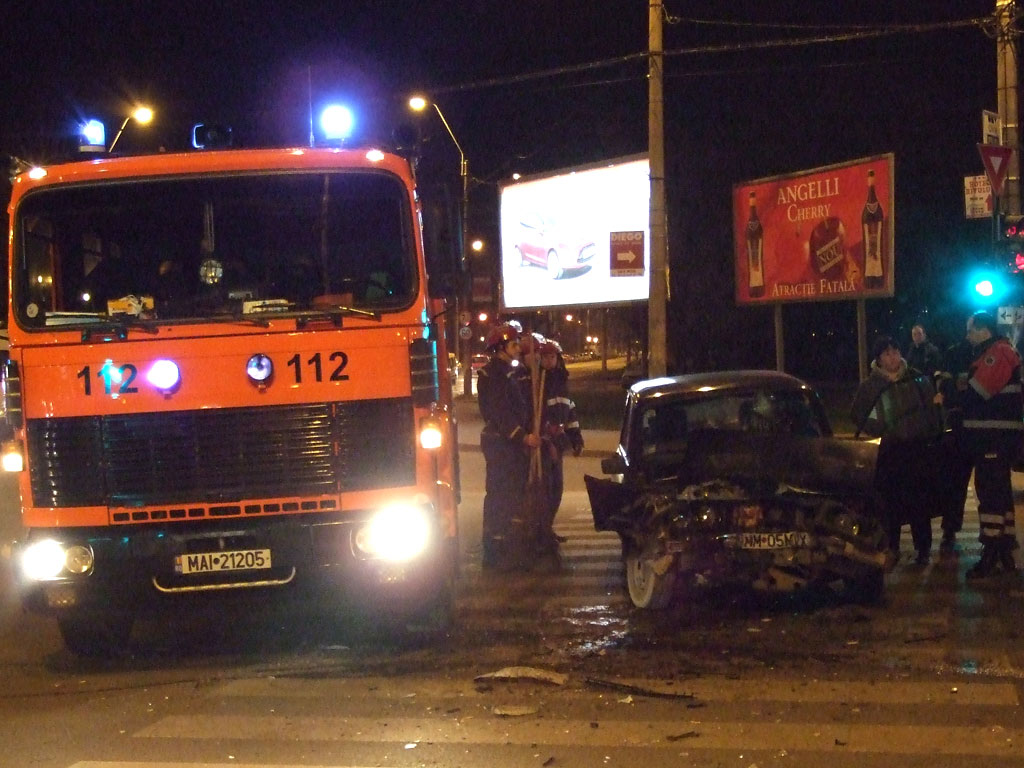 Foto Golda Plaza - accident interesectie Decebal Baia Mare (c) eMaramures