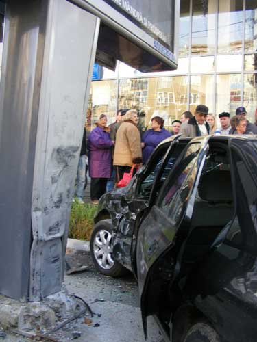 Foto accident Bd. Bucuresti - Peugeot