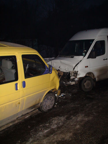 Foto: accident Cavnic - microbuze (c) eMaramures.ro