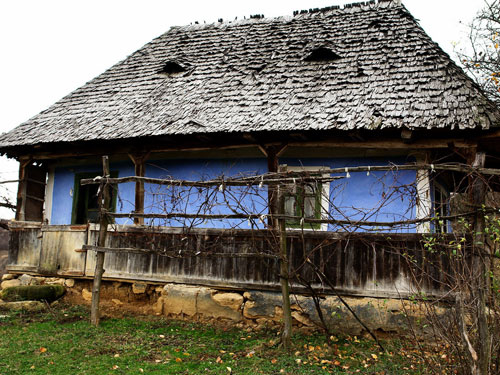 Foto casuta abandonata Chioar (c) Petru Goja