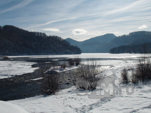 Foto: baraj Firiza - iarna (c) eMaramures.ro