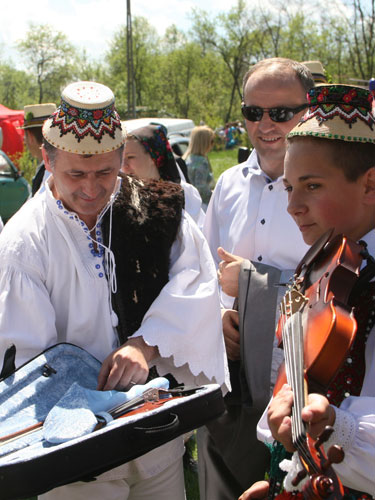 Foto: Gheorghe Zoicas - Tanjaua de pe Mara - Hoteni, 2012