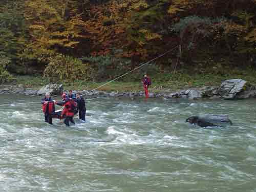 Foto operatiune salvare pe raul Lapus (c) Salvamont Baia Mare