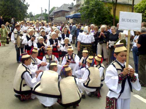 Budesti, festivalul "Nu va uitati ca-s micut"