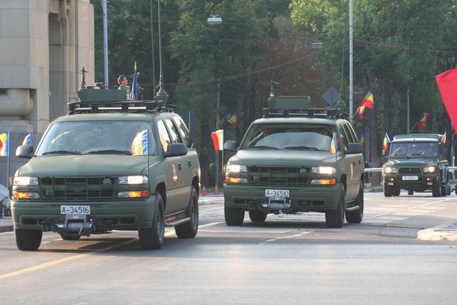 Foto defilare Arcul de Triumf - retragere trupe din Irak (c) MAPN - Eugen Mihai