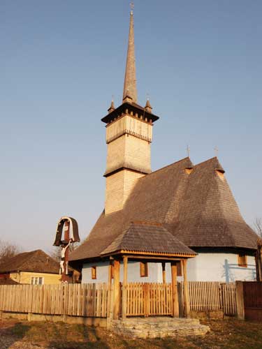 Foto Biserica-monument istoric Lozna (c) Petru Goja