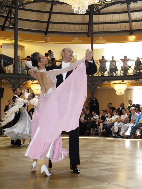 Foto Lorand Ilyes (29 ani) si Carmen Maries Vaida (20 ani), de la Prodance 2000 Baia Mare