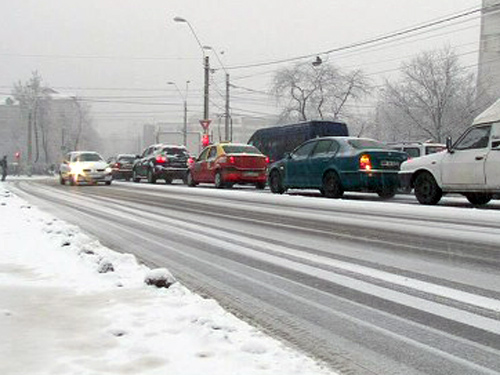 Trafic in conditii de iarna (c) eMM.ro